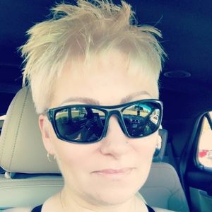 Meet your Posher, Elza